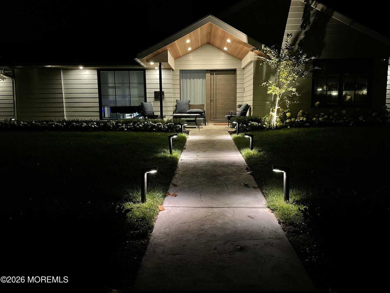 825 Norwood Ave - Photo 2 of 20