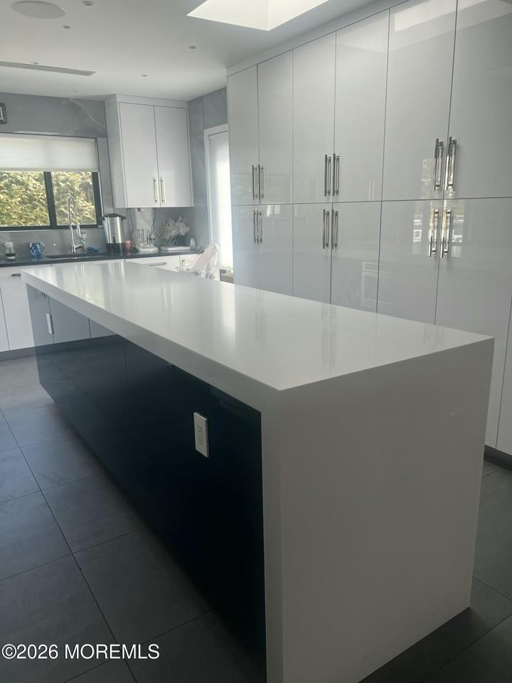 825 Norwood Ave - Photo 3 of 20