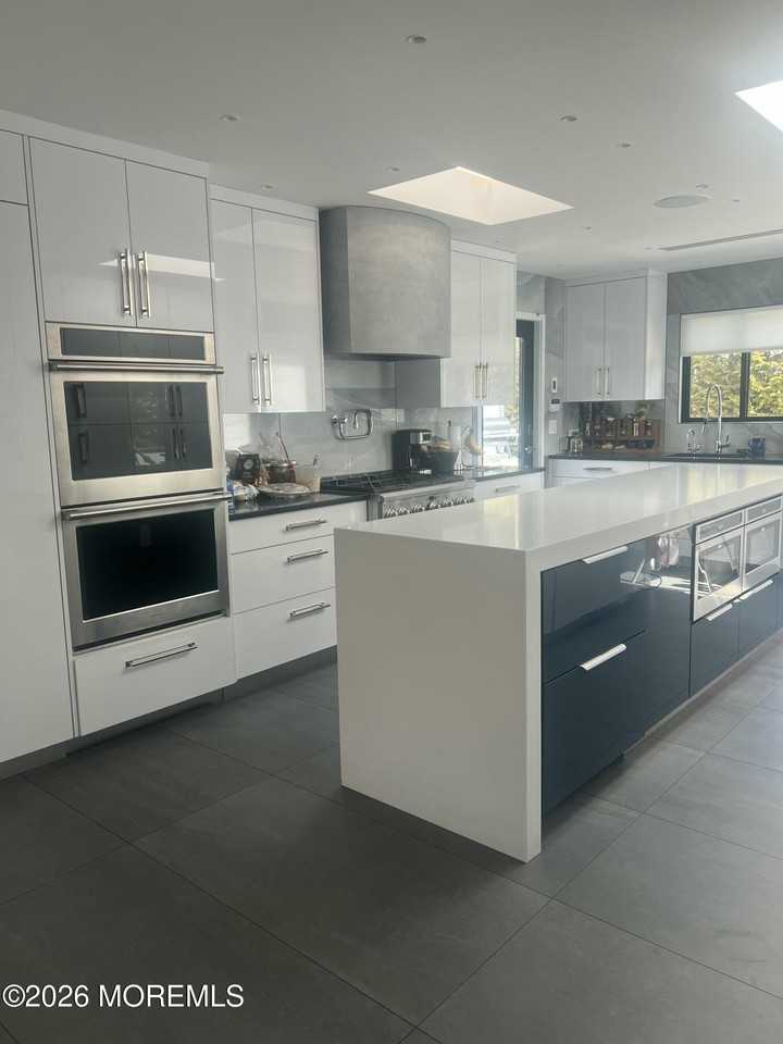 825 Norwood Ave - Photo 4 of 20