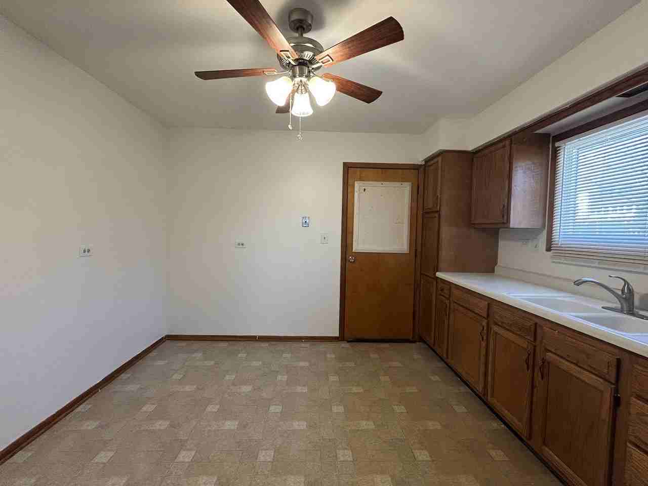 207 N Lord Ave - Photo 4 of 10