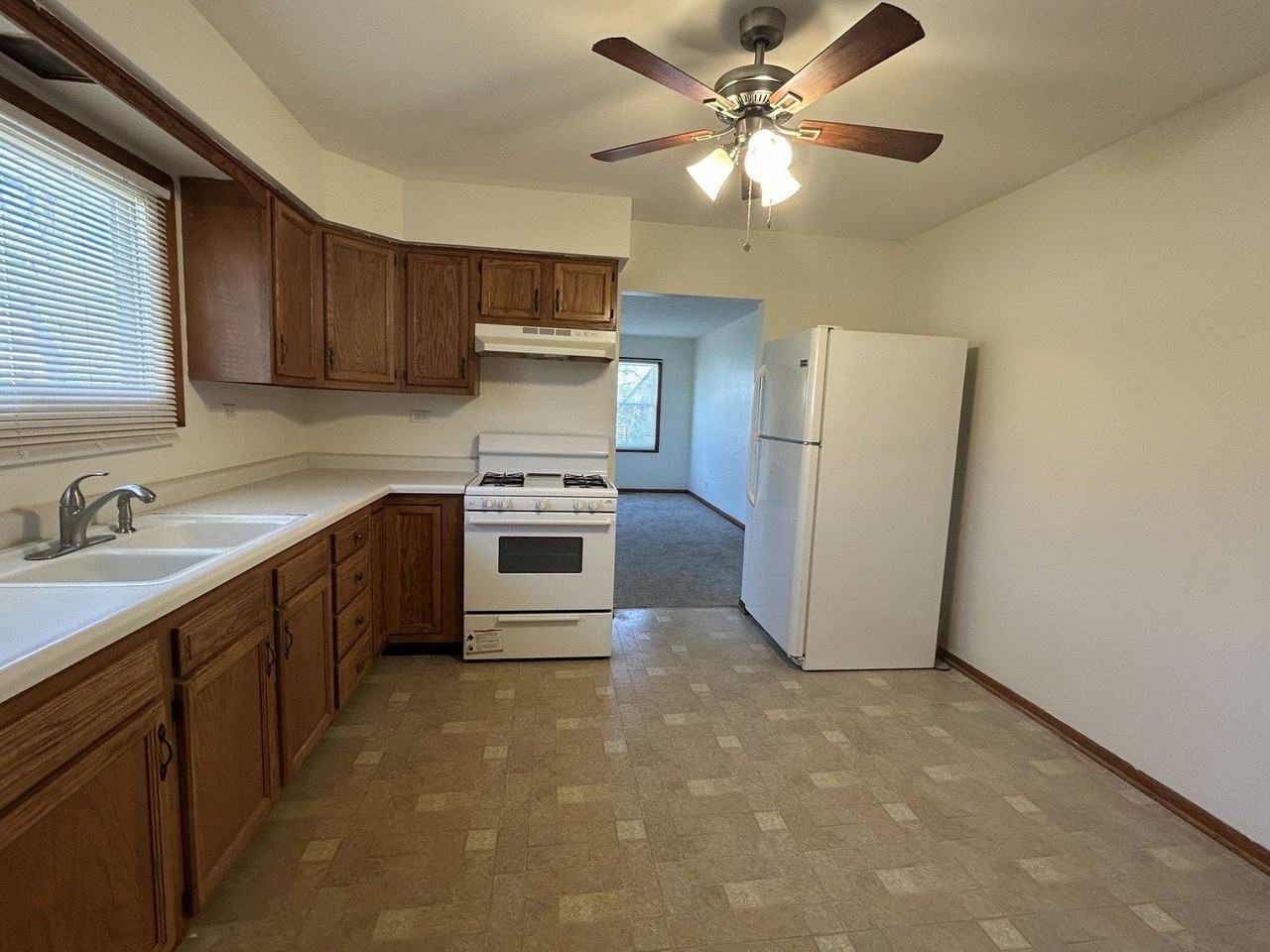 207 N Lord Ave - Photo 5 of 10