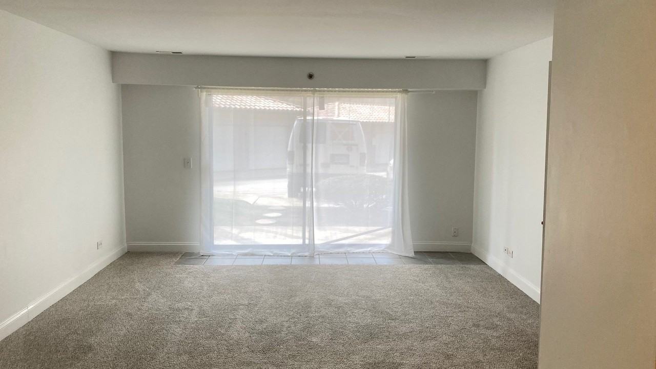 21W581 North Ave Apt 51 #51 - Photo 2 of 18