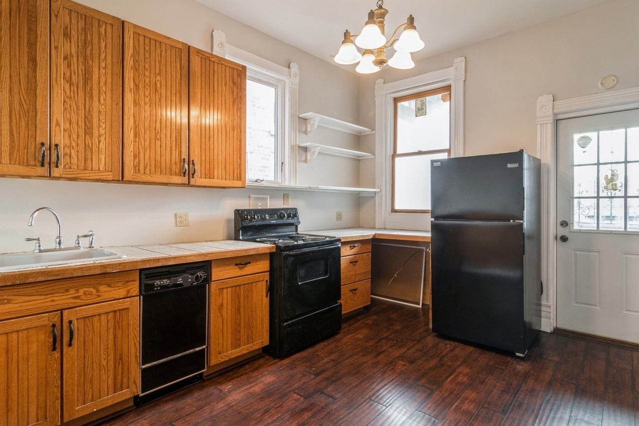 1823 W Thomas St Apt 3 #3 - Photo 4 of 12