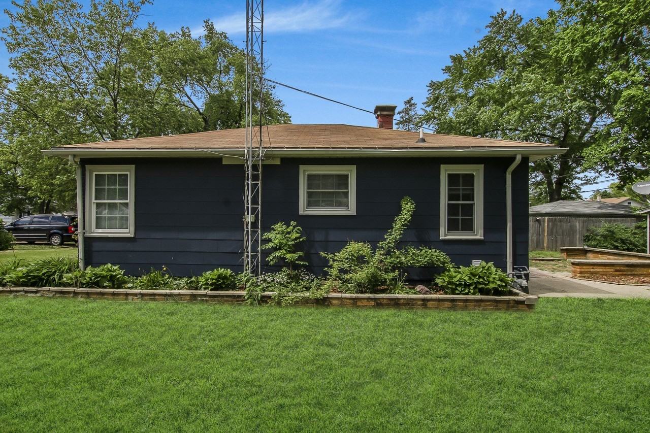 130 S Park Rd - Photo 3 of 22