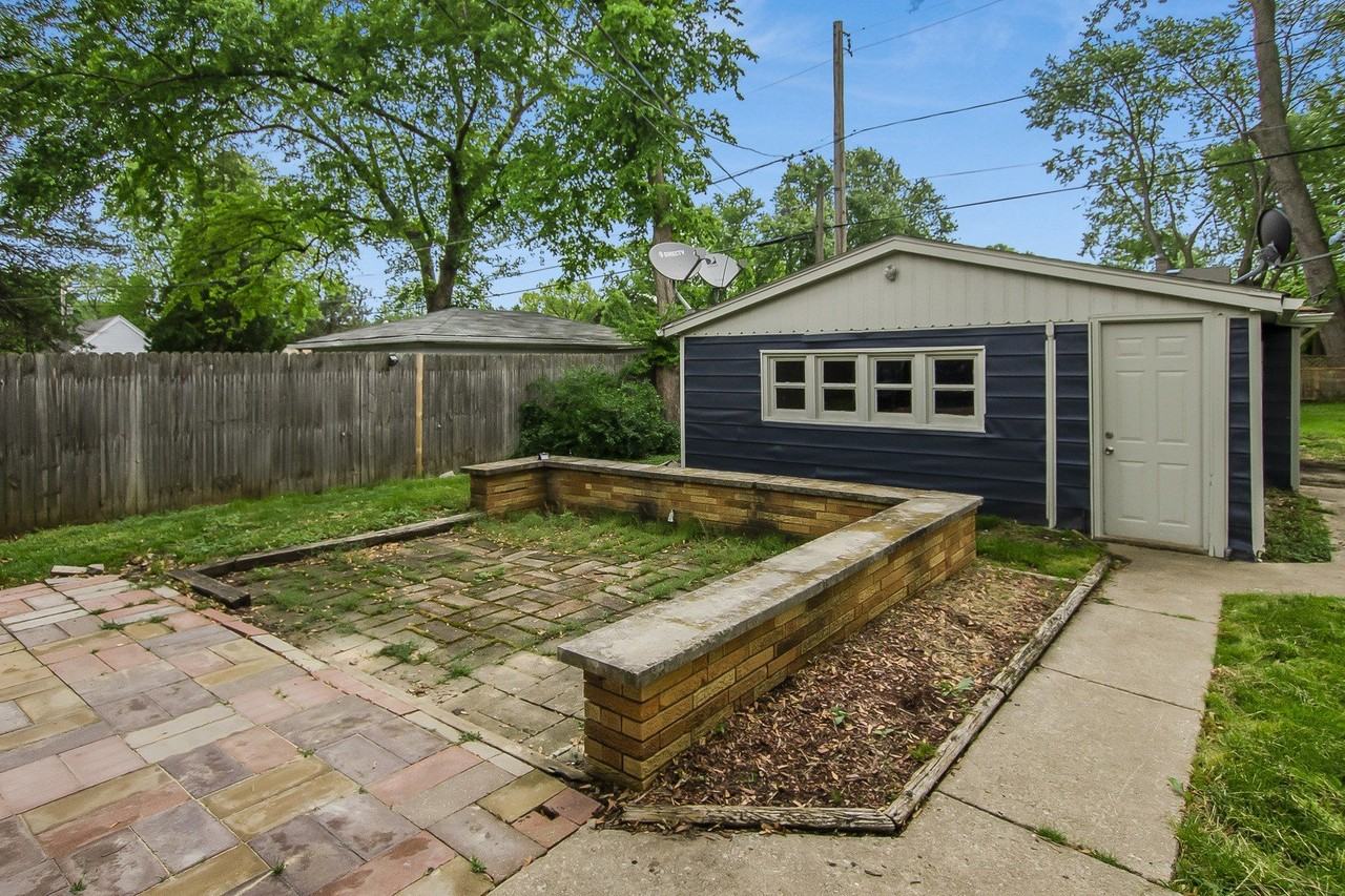 130 S Park Rd - Photo 4 of 22