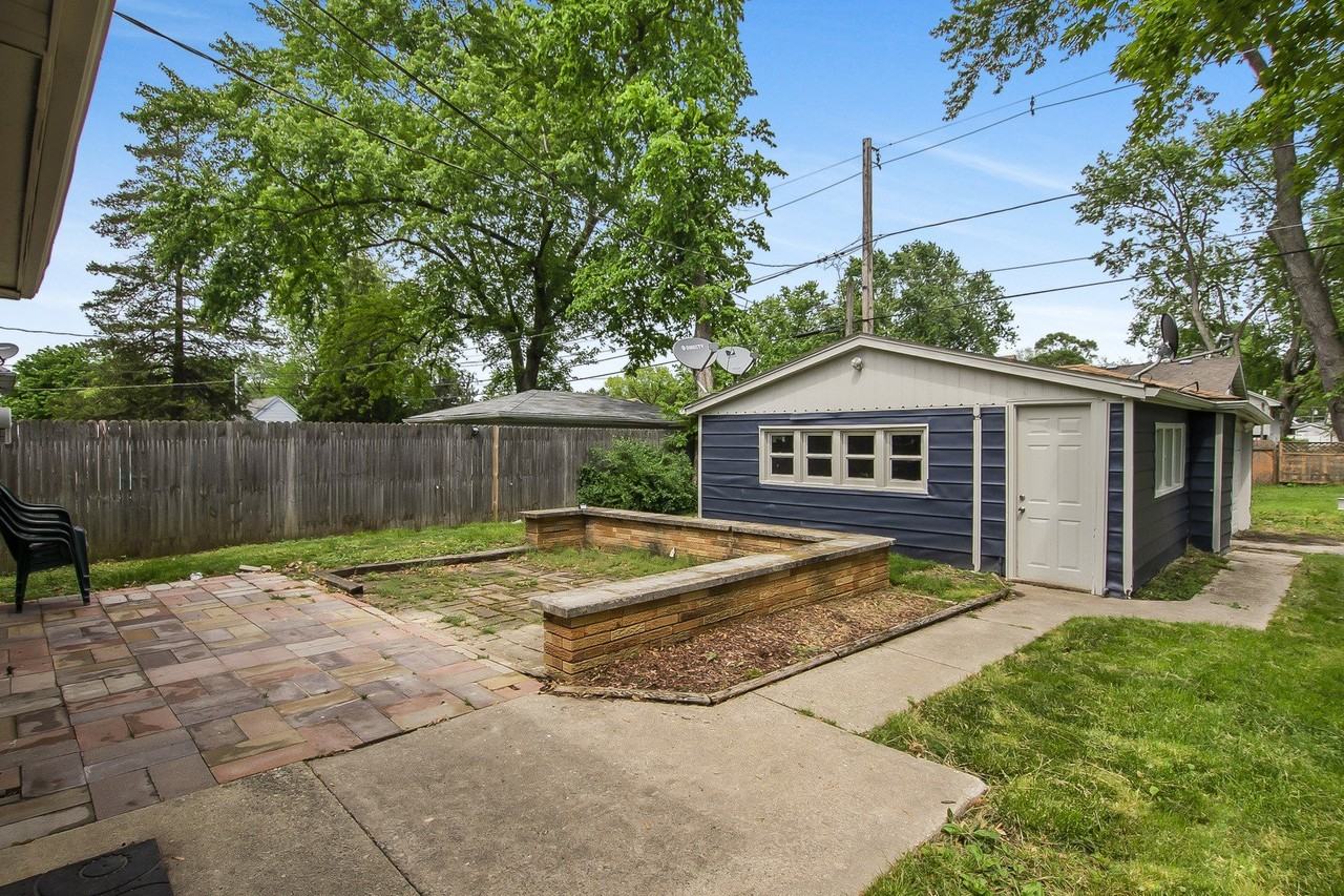 130 S Park Rd - Photo 5 of 22