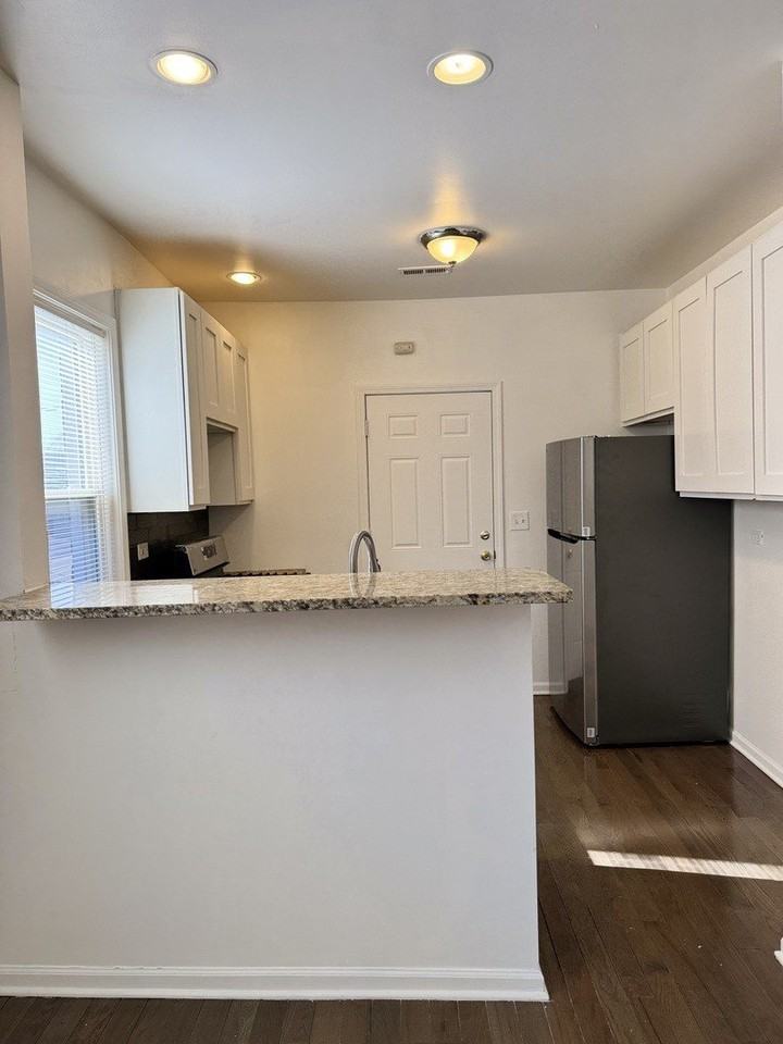 1748 N Austin Ave Unit 2 #2 - Photo 5 of 13