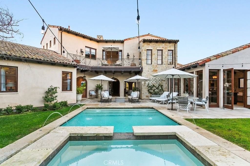 136 Emerald Bay - Photo 3 of 50