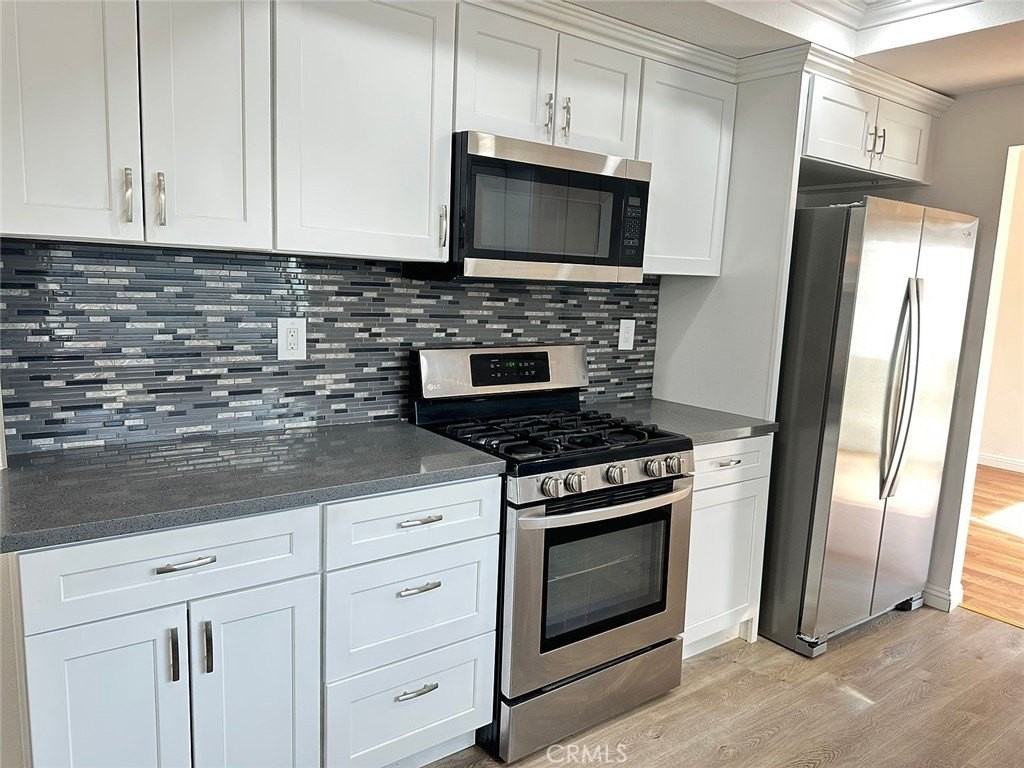 45202 Pickford Ave - Photo 2 of 16