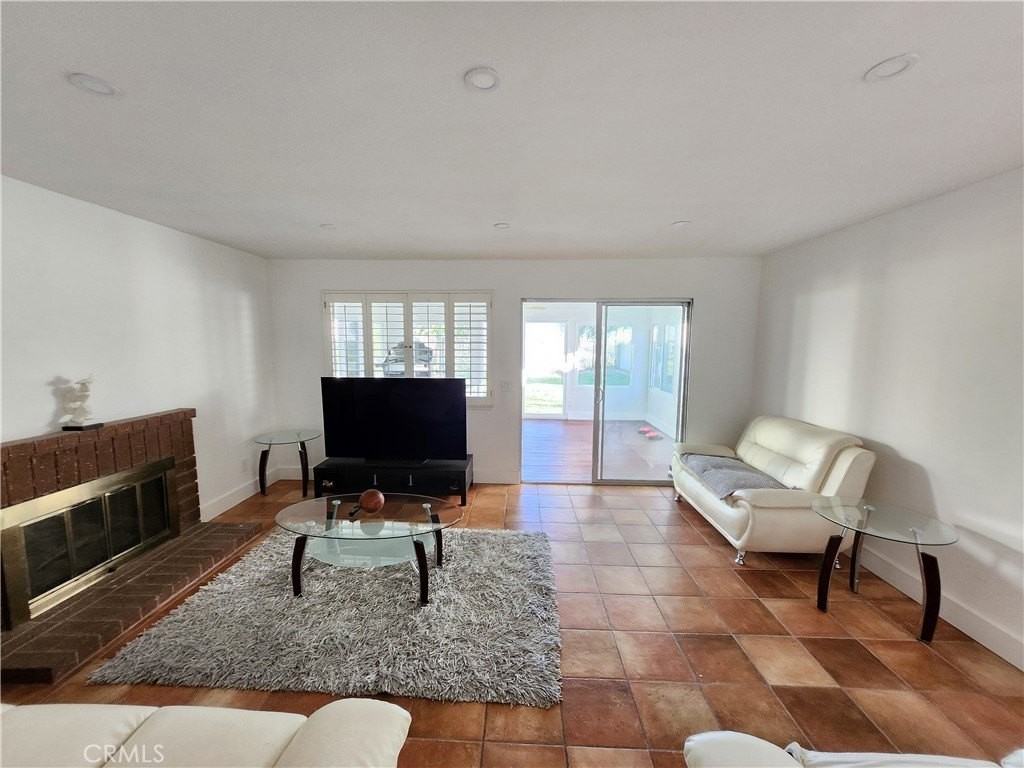 28030 Wildwind Rd - Photo 7 of 32