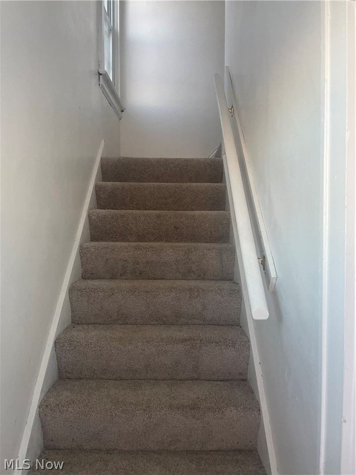 958 E Wilbeth Road unit: Upper - Photo 2 of 12