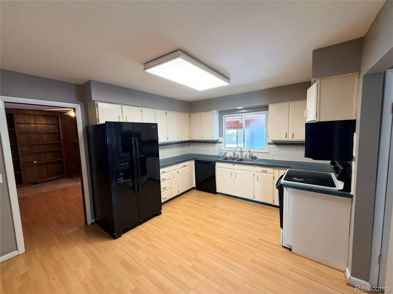 1080 W Highland Rd - Photo 7 of 31