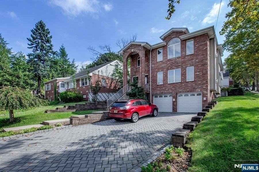 470 Chestnut St - Photo 2 of 11