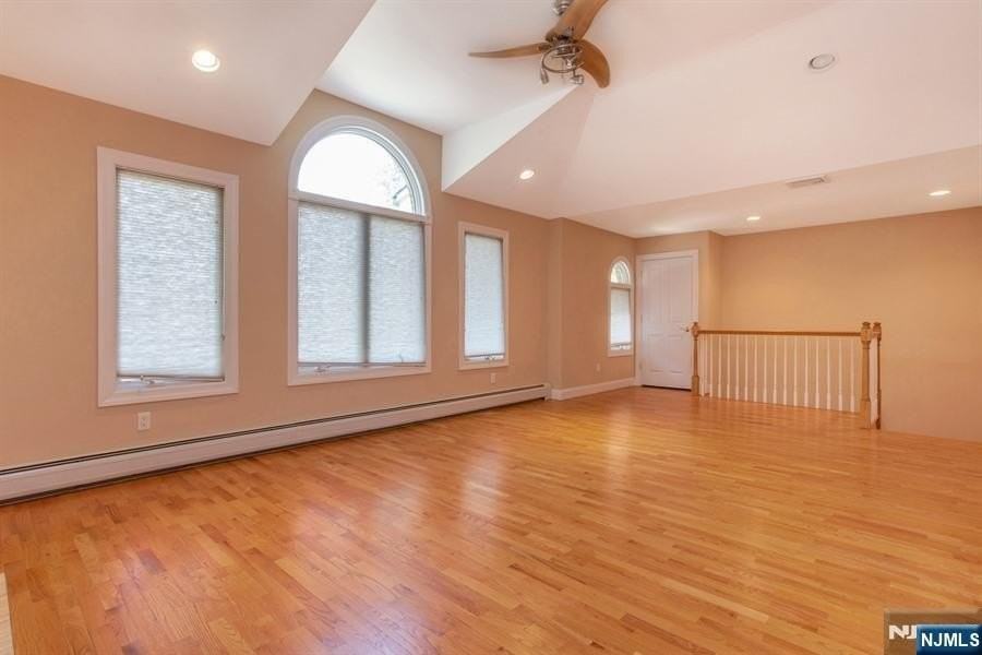 470 Chestnut St - Photo 6 of 11