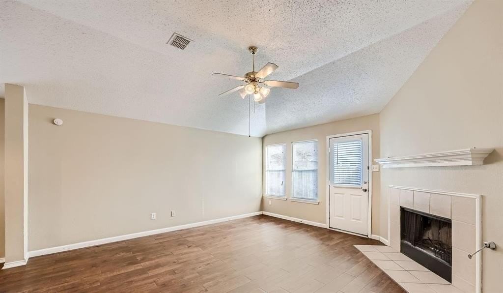 2210 Sumac Dr - Photo 5 of 10