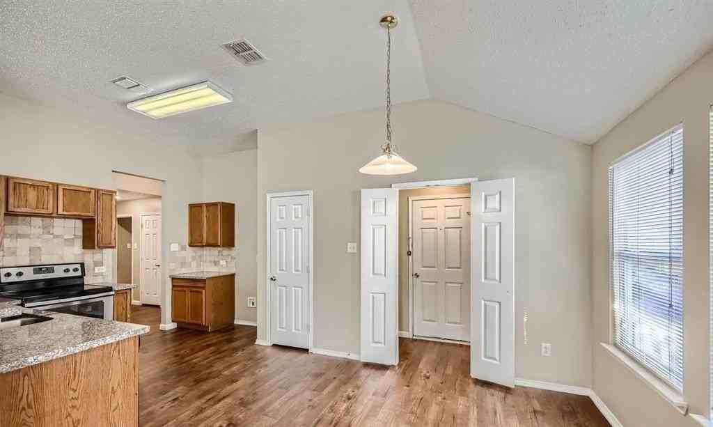 2210 Sumac Dr - Photo 6 of 10