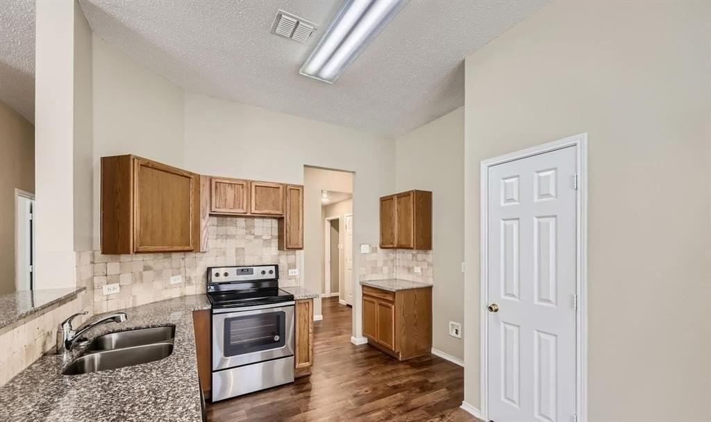 2210 Sumac Dr - Photo 7 of 10