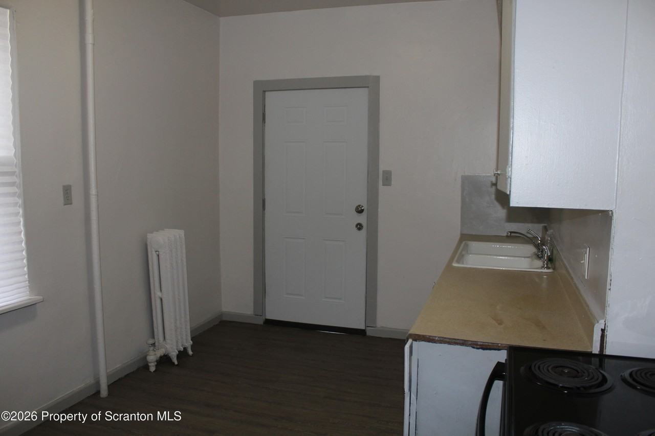 715 Moosic St - Photo 3 of 19