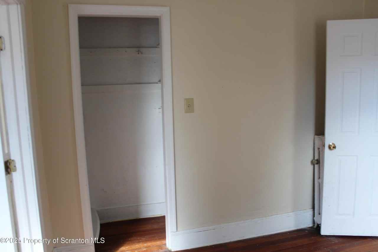 715 Moosic St - Photo 6 of 19