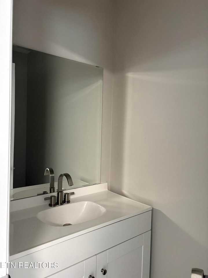 205 4th St - Photo 3 of 8