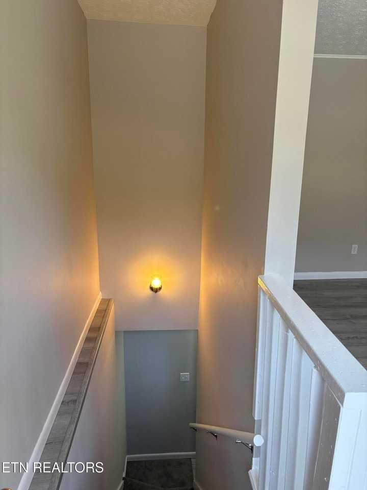 205 4th St - Photo 5 of 8