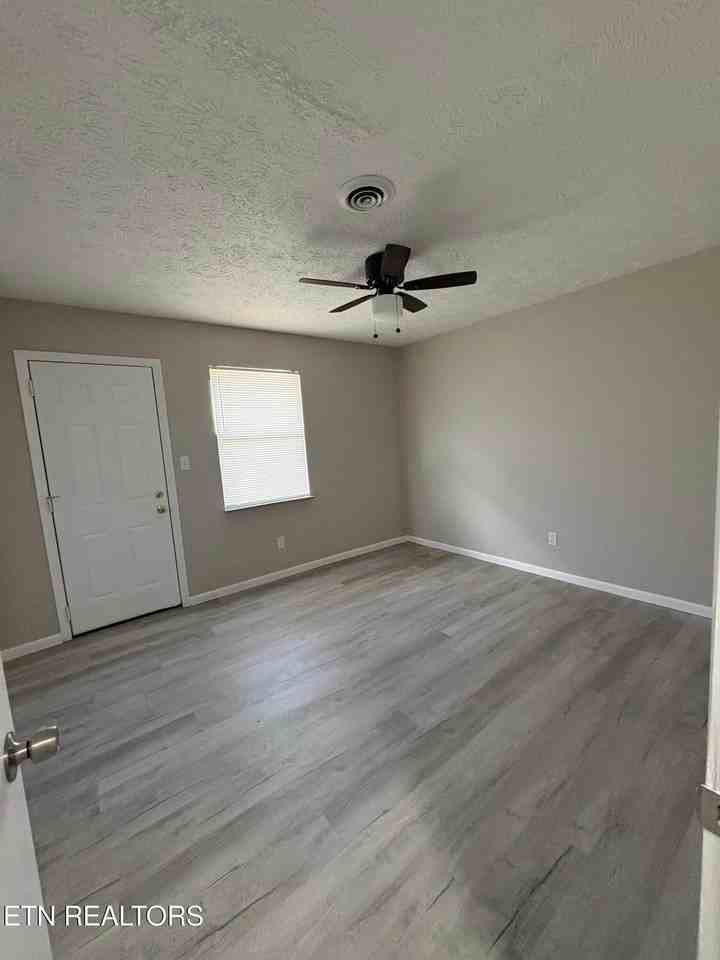 205 4th St - Photo 7 of 8