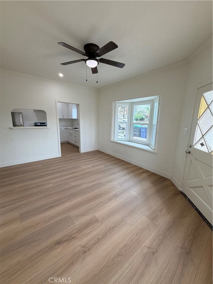 412 W C St - Photo 5 of 15