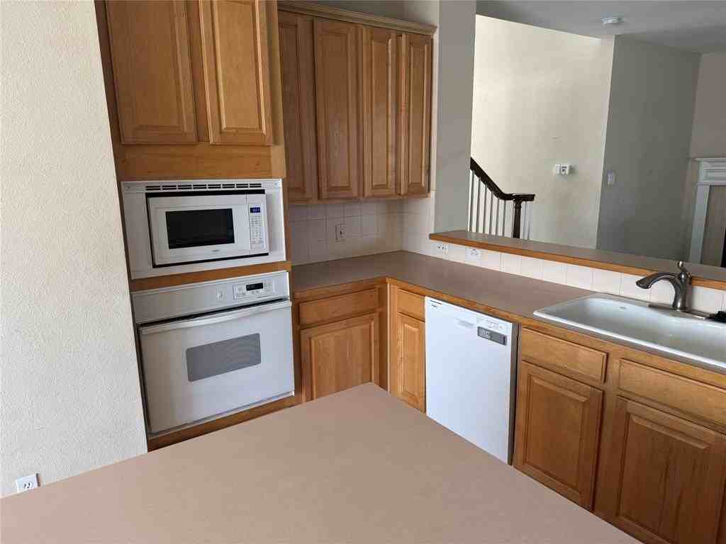 237 Bricknell Ln - Photo 6 of 21