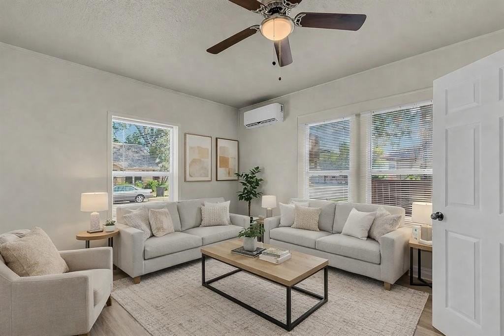 305 Nw 23rd St #201 - Photo 3 of 12