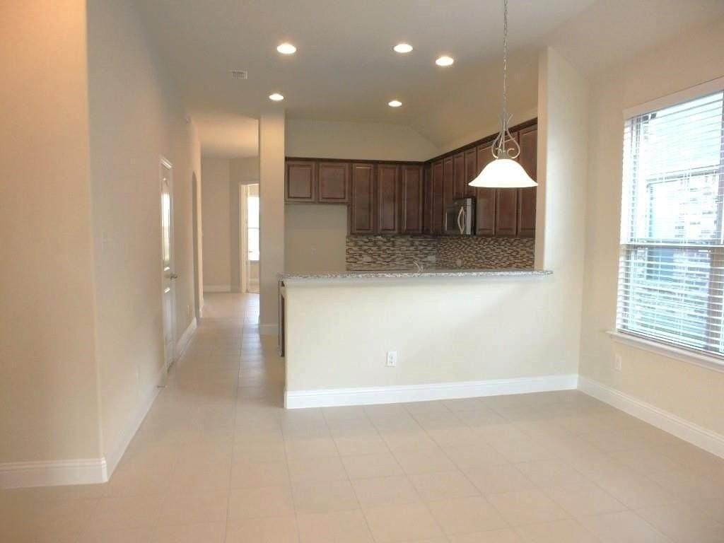 620 Calliopsis St - Photo 7 of 30