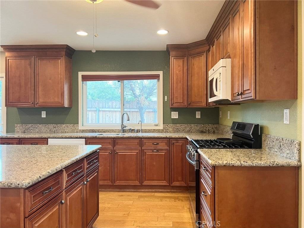 939 Scripps Dr - Photo 7 of 35