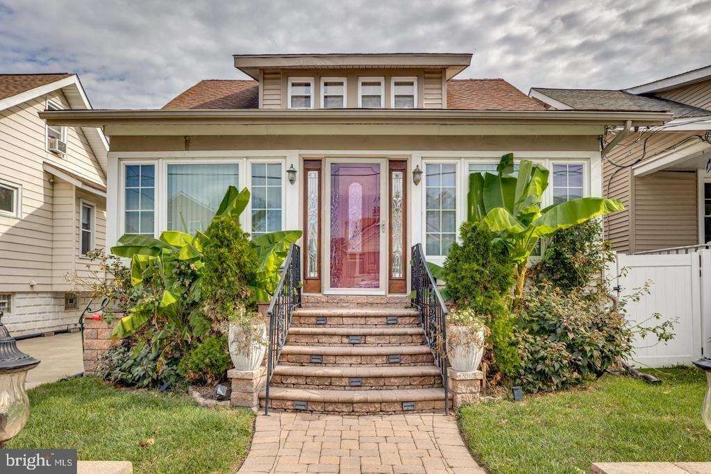 1858 47th St - Photo 2 of 29