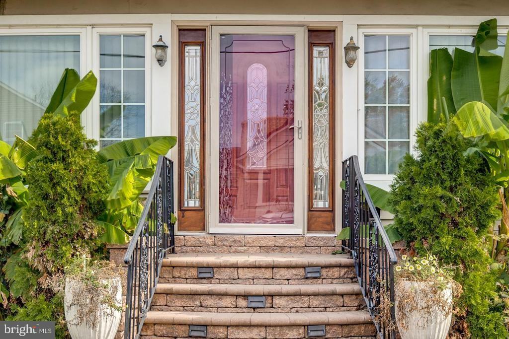 1858 47th St - Photo 3 of 29