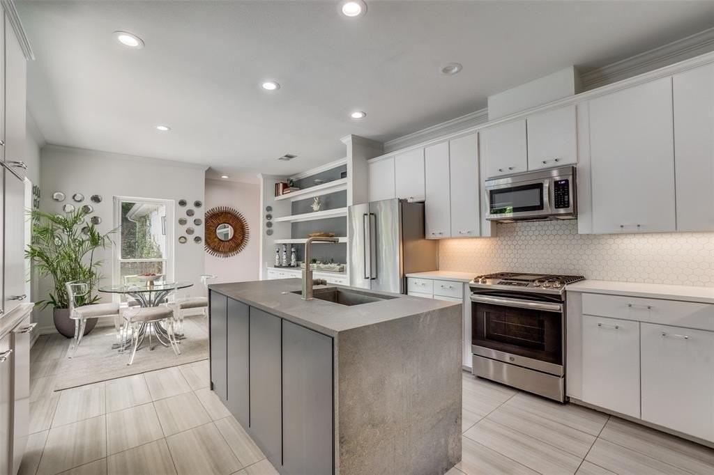 7220 Lavendale Cir - Photo 4 of 22