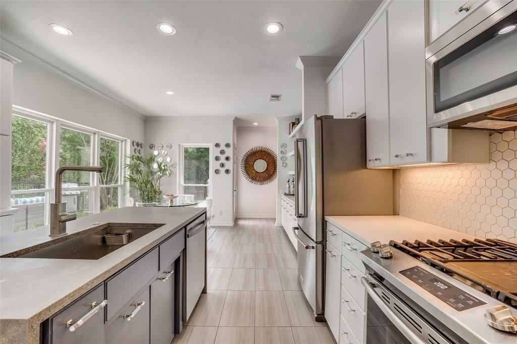 7220 Lavendale Cir - Photo 5 of 22