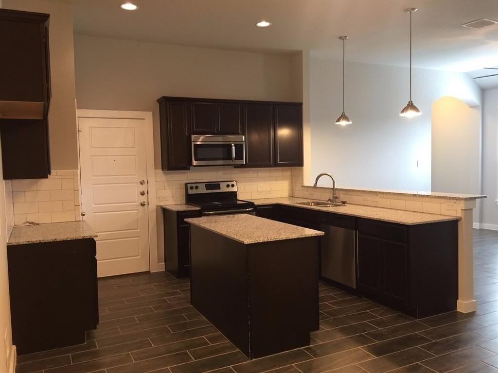 920 Chaparral Trl - Photo 4 of 10