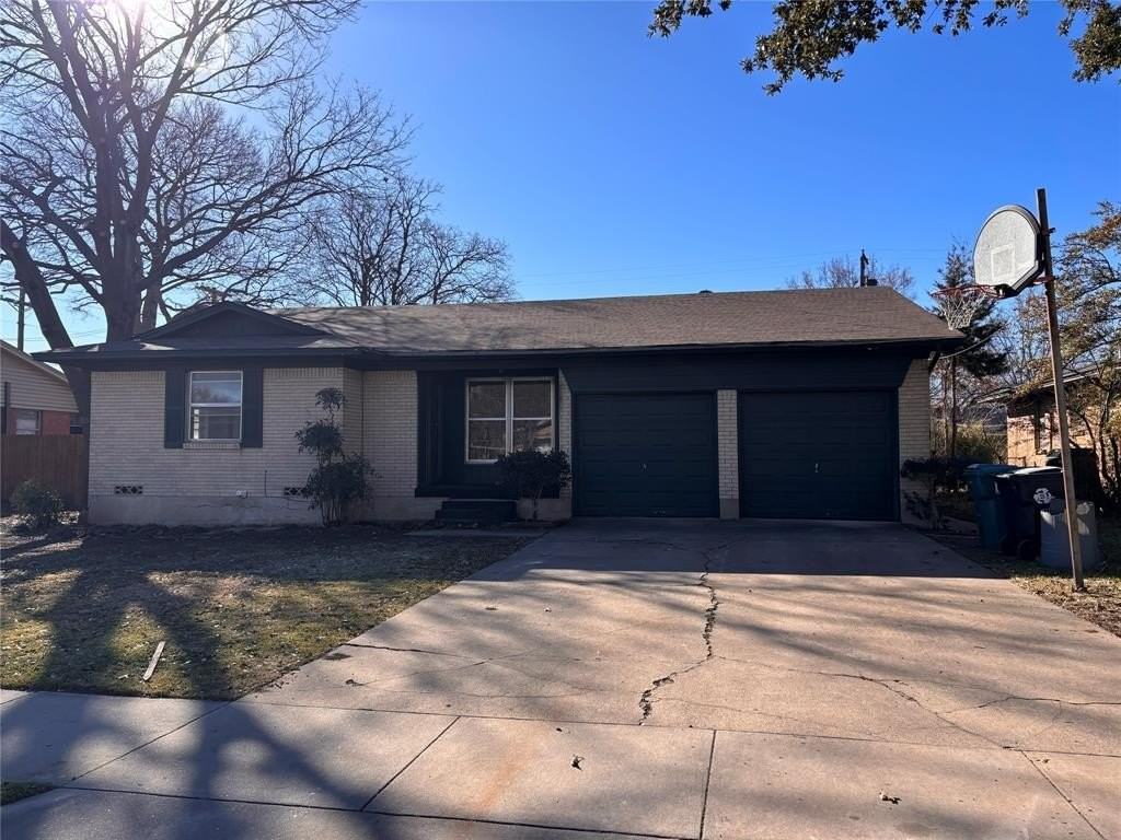 1705 Westchester St - Photo 3 of 24