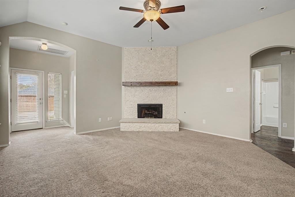 360 Conroe Cir - Photo 7 of 17