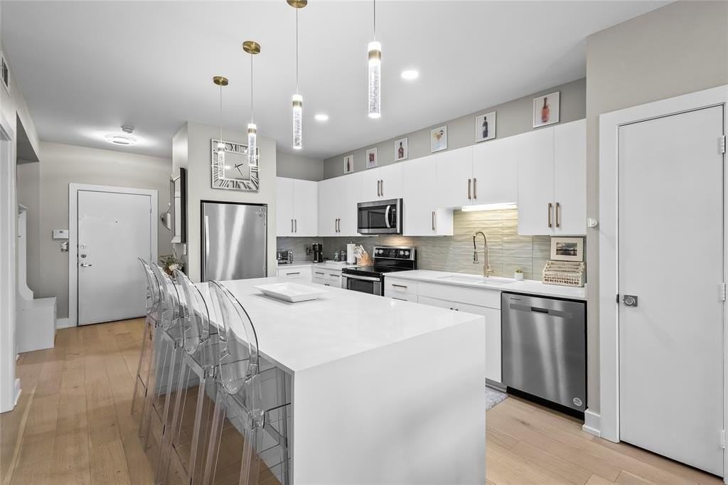 4333 Gilbert Ave #218 - Photo 3 of 32