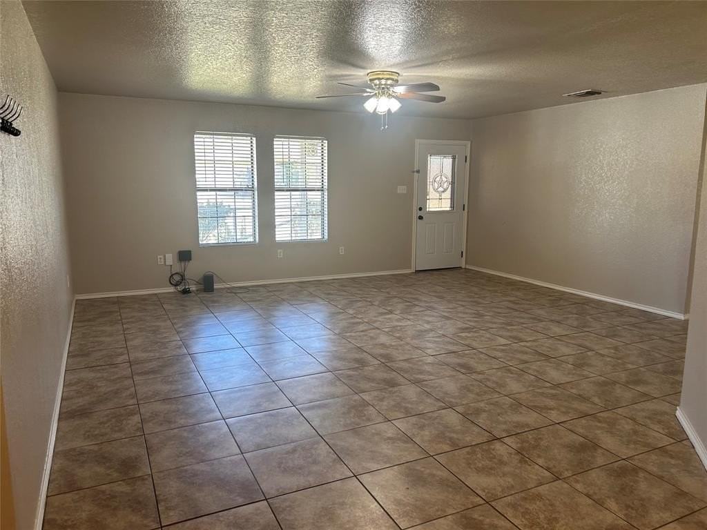 604 Shady Grove Dr - Photo 4 of 22