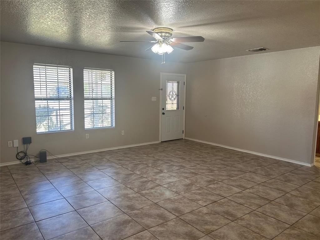 604 Shady Grove Dr - Photo 5 of 22