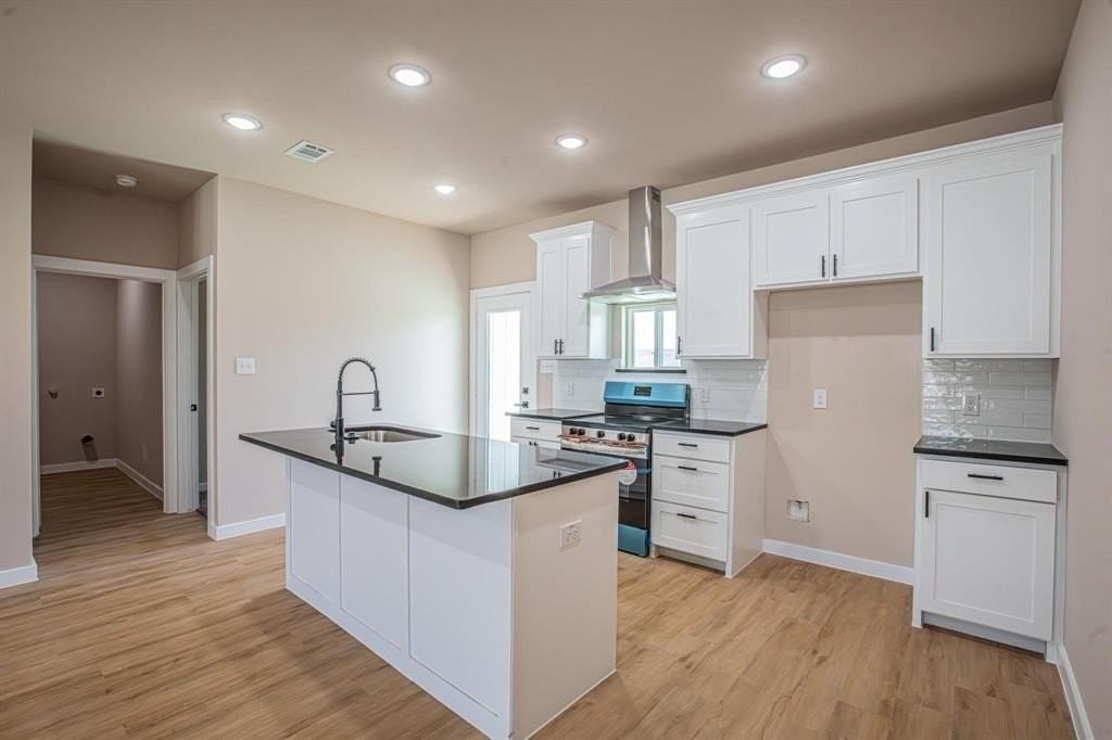 120 Brookview Drive - Photo 2 of 30