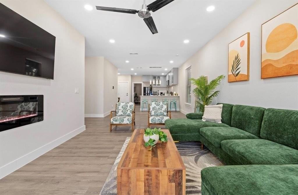 2021 Leath St - Photo 2 of 26