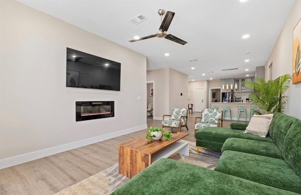 2021 Leath St - Photo 4 of 26