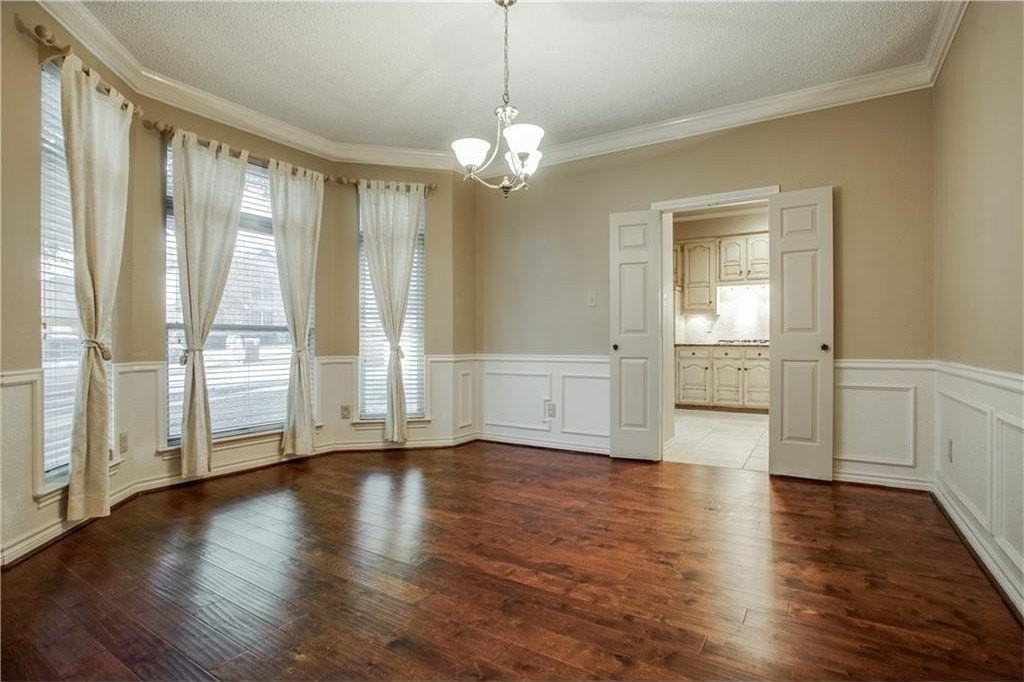 2710 Devonshire Dr - Photo 4 of 22