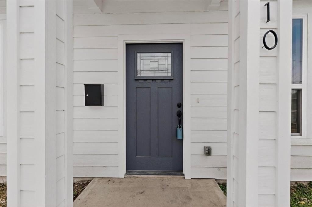 1610 Life Ave - Photo 5 of 38