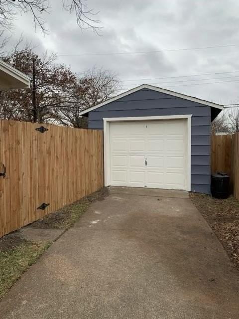 327 Andover Dr - Photo 3 of 17