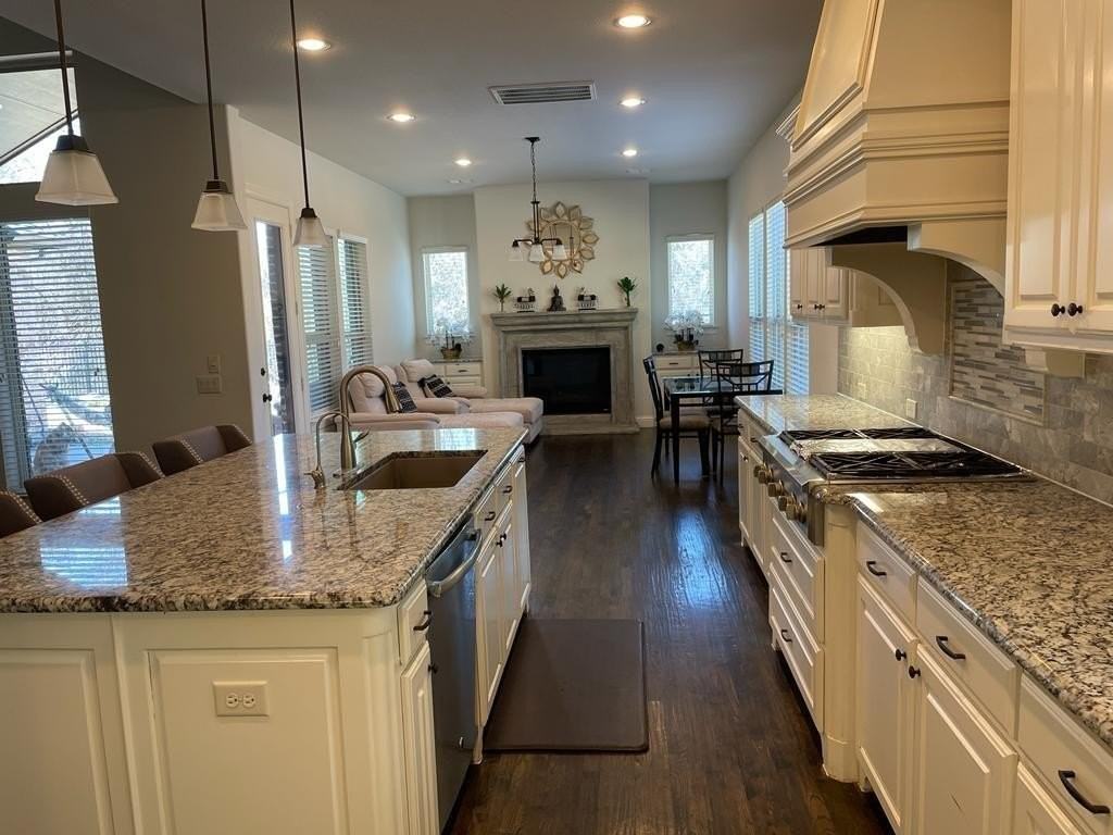 7863 Shackelford Dr - Photo 3 of 20