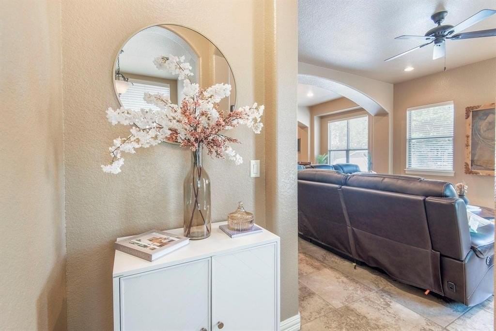 109 First St - Photo 3 of 12