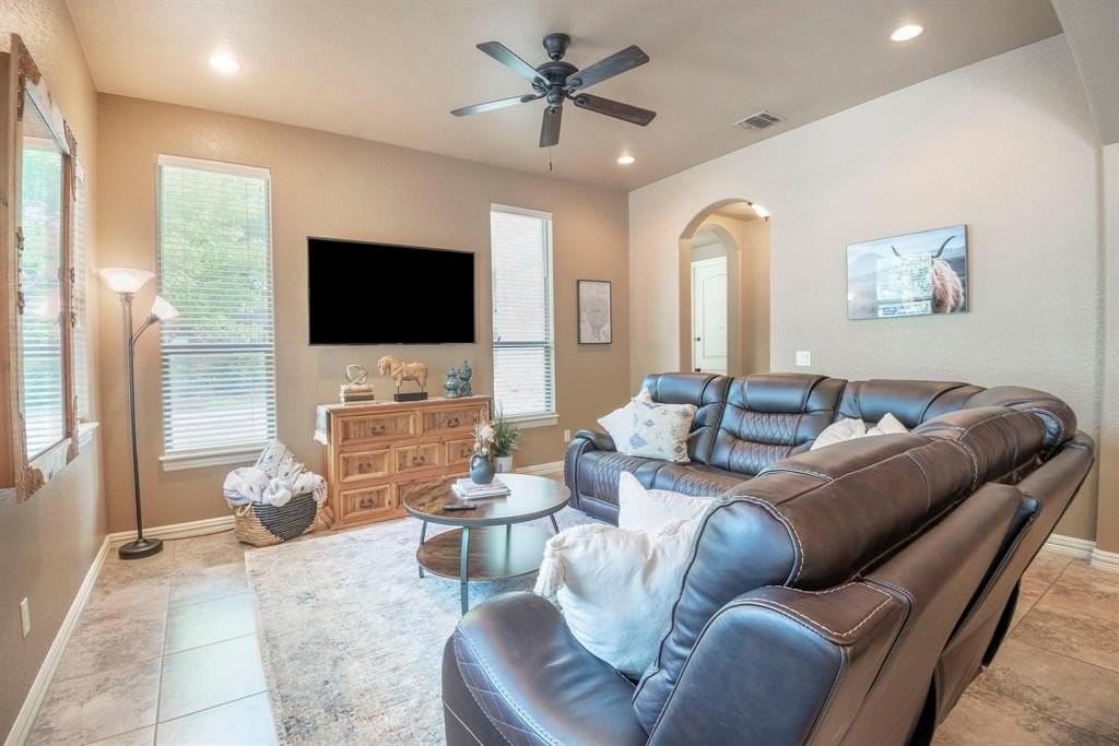 109 First St - Photo 4 of 12